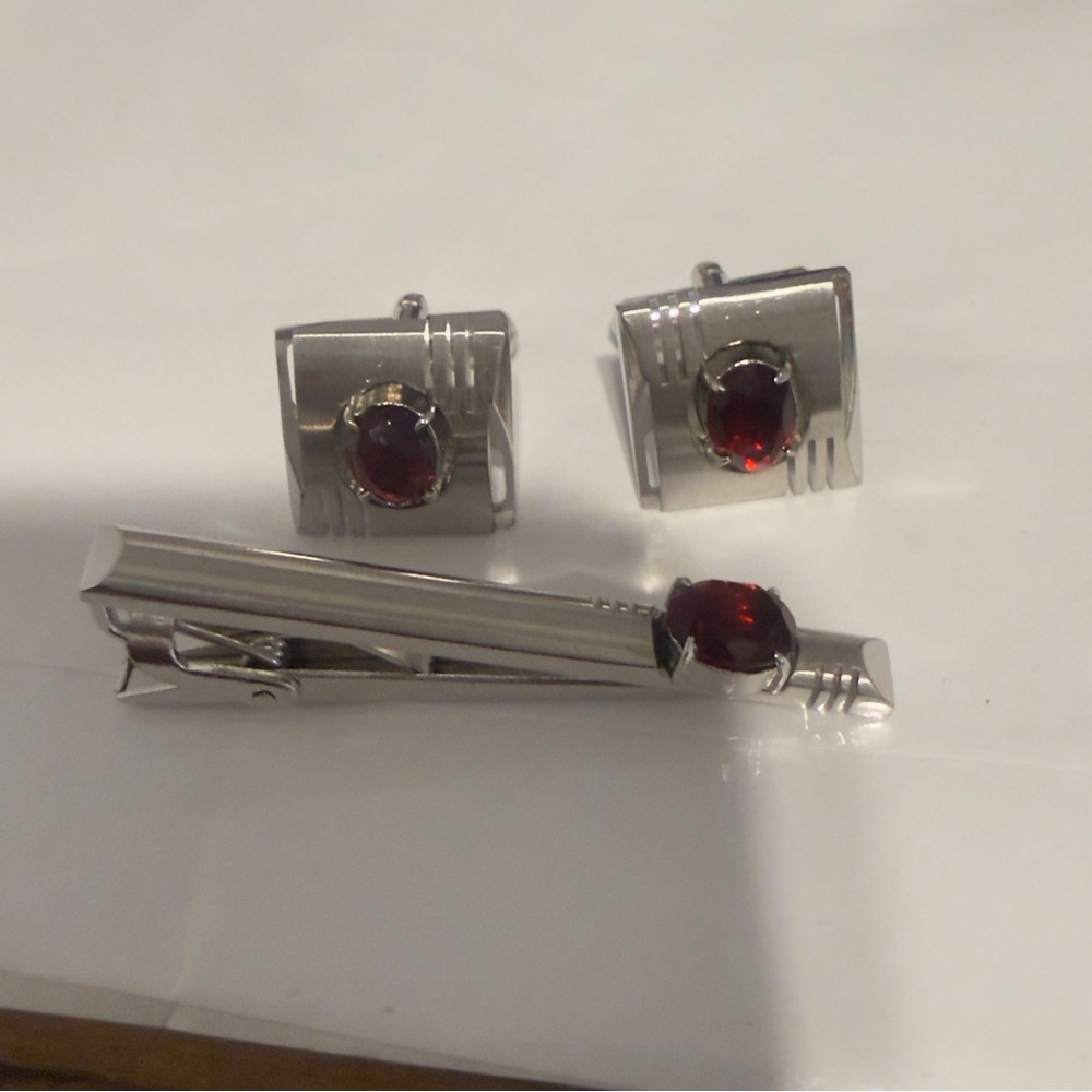 Silver tine and Red crystal Cufflinks and Tie Clip Set